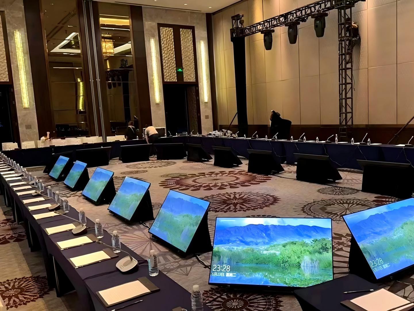 Q: What difference does LED screen bring to your government agency? Q: What difference does LED screen bring to your government agency?
